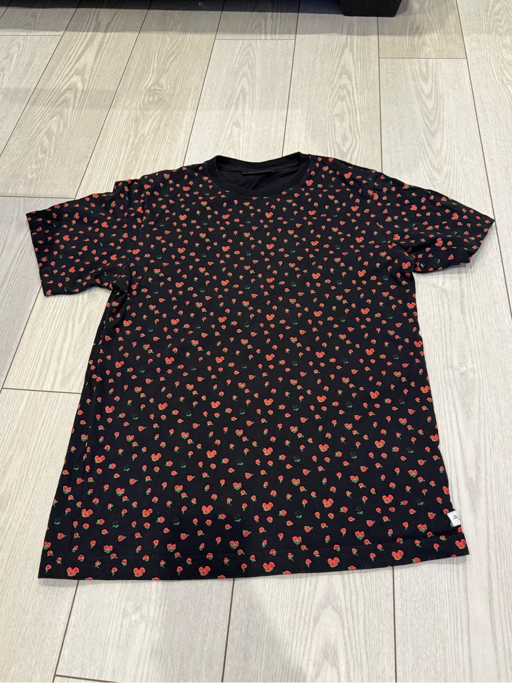 The Hundreds all over rose tee black red flowers t-shirt short sleeve M cotton
